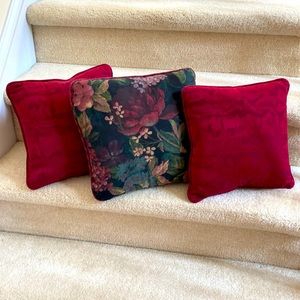 3 decorative pillows.